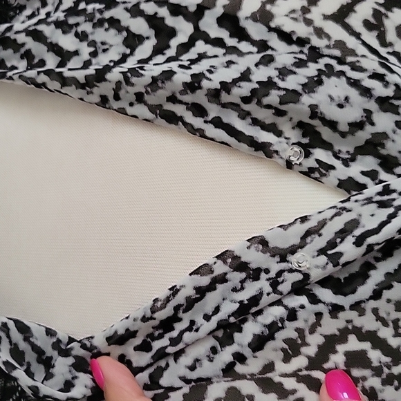 Sleeveless blouse - Picture 6 of 9